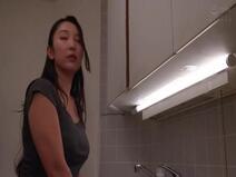 【不倫】  妻が妊娠しているので、エロティックなメンズマッサージ店に行ったら、なんと義母が現れた…。お互い気まずかったけど、すごくエロかったから、結局、本物のクレーマーになっちゃった！それ以来、妻が留守の時は必ずやってます…。本間ゆり