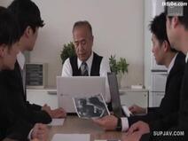 【不倫】[モザイク破壊上司の前で…妻がヌードモデルになりました。14 徳永 しおり