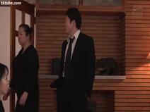 【人妻】  父に気づかれないように…。簑島めぐり